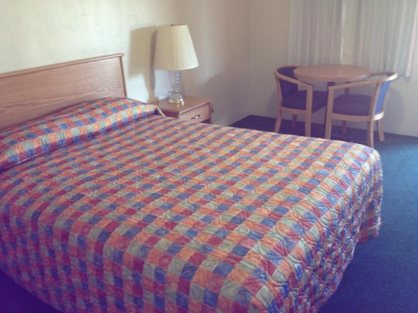 Hacienda Motel image 10
