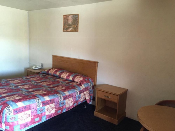 Hacienda Motel image 22